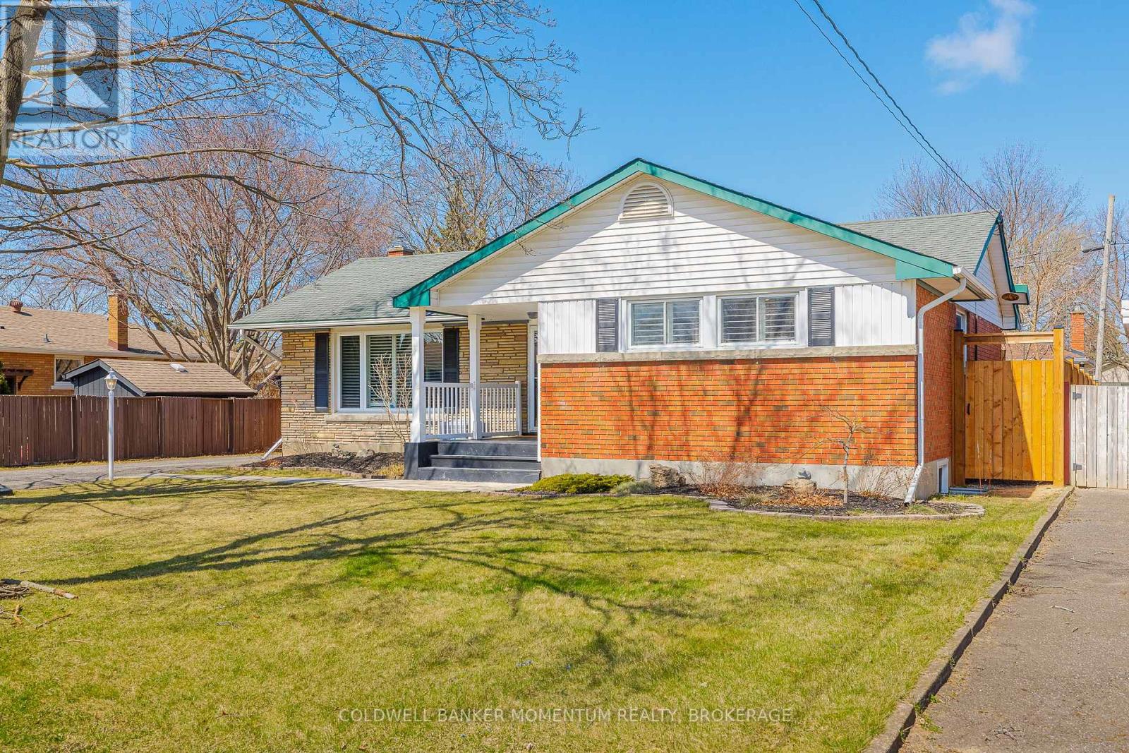 9 Bessborough Drive, St. Catharines (Bunting/linwell), Ontario  L2M 3G3 - Photo 2 - X12073785