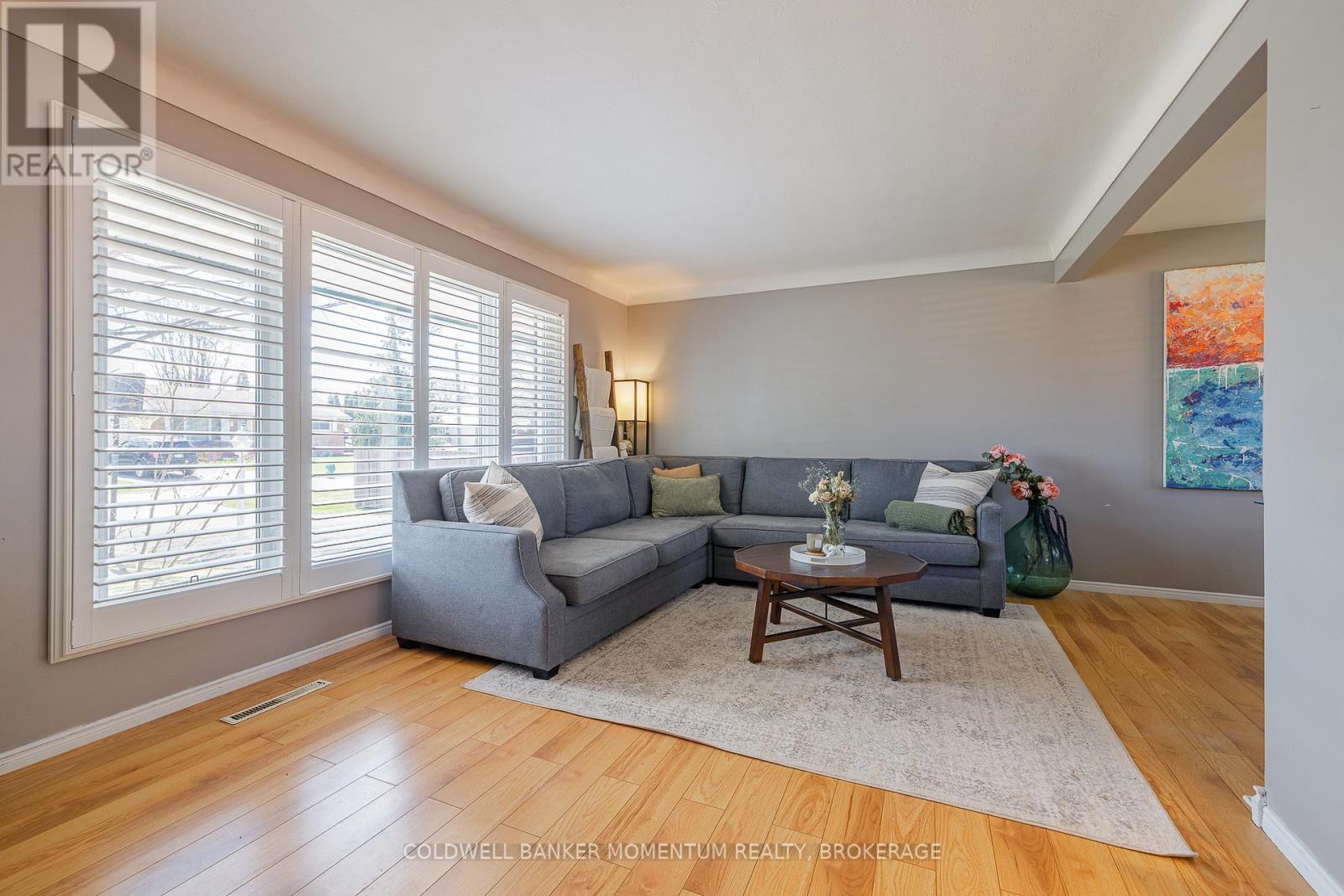 9 Bessborough Drive, St. Catharines (Bunting/linwell), Ontario  L2M 3G3 - Photo 6 - X12073785