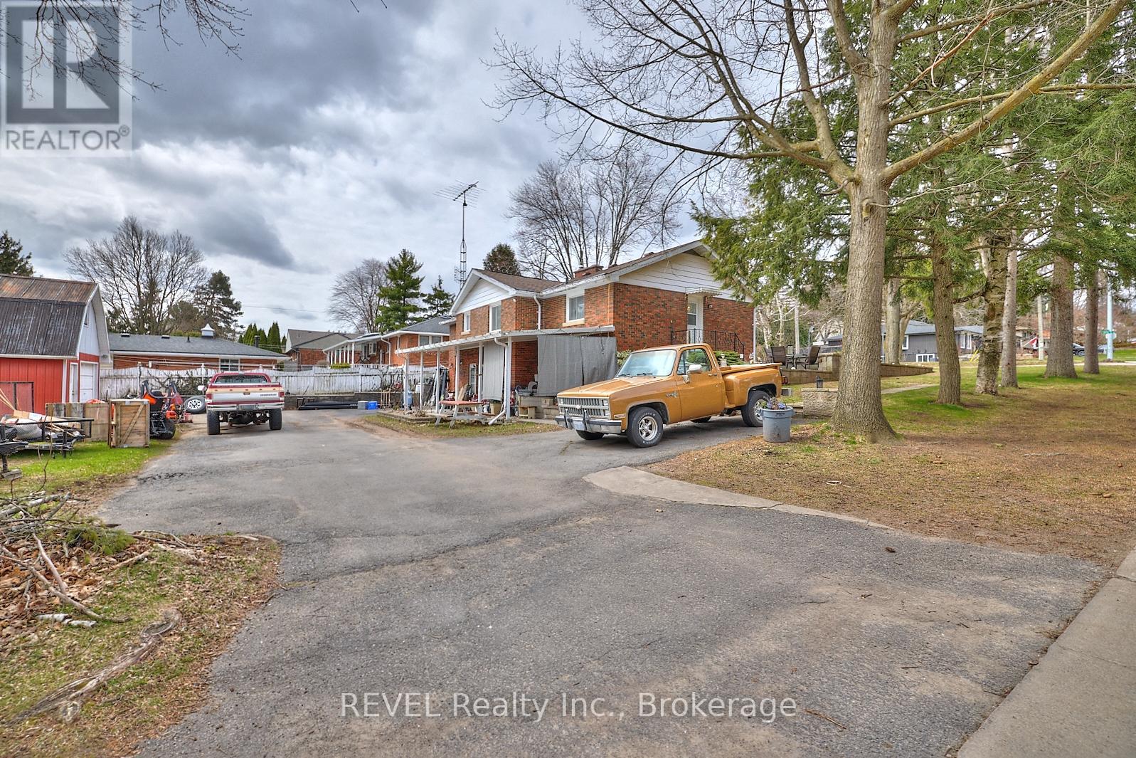 1317 Pelham Street, Pelham (662 - Fonthill), Ontario  L0S 1E0 - Photo 11 - X12074045