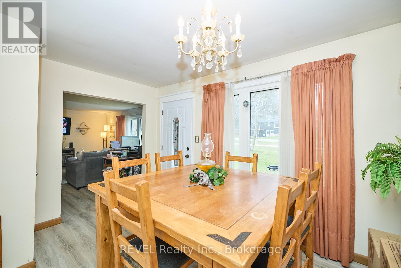 1317 Pelham Street, Pelham (662 - Fonthill), Ontario  L0S 1E0 - Photo 13 - X12074045