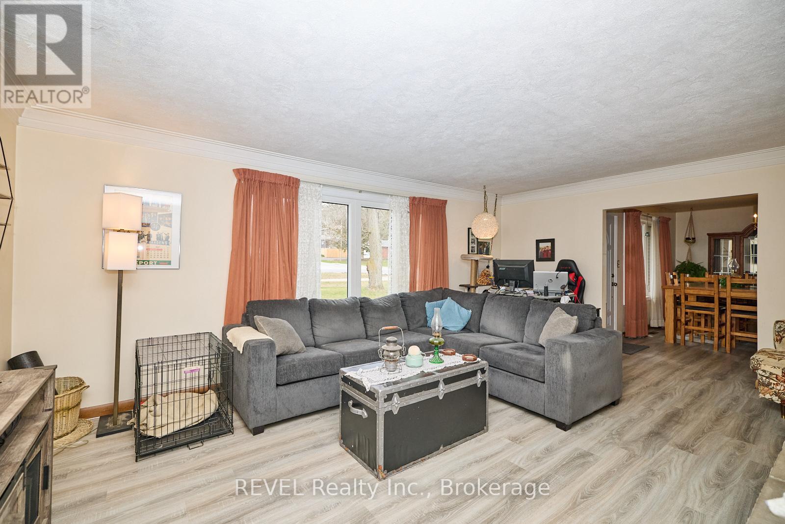 1317 Pelham Street, Pelham (662 - Fonthill), Ontario  L0S 1E0 - Photo 15 - X12074045