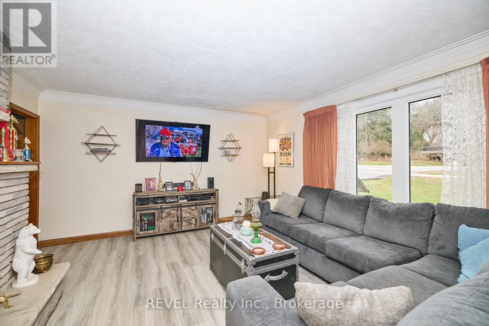 1317 Pelham Street, Pelham (662 - Fonthill), Ontario  L0S 1E0 - Photo 18 - X12074045