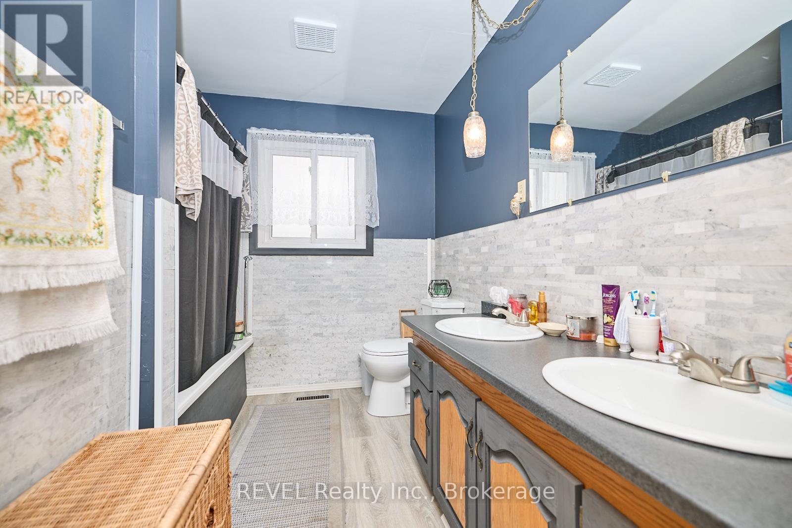 1317 Pelham Street, Pelham (662 - Fonthill), Ontario  L0S 1E0 - Photo 23 - X12074045