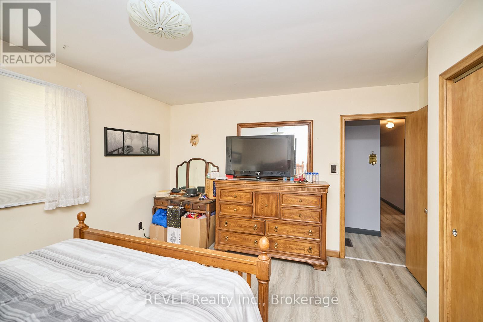 1317 Pelham Street, Pelham (662 - Fonthill), Ontario  L0S 1E0 - Photo 25 - X12074045