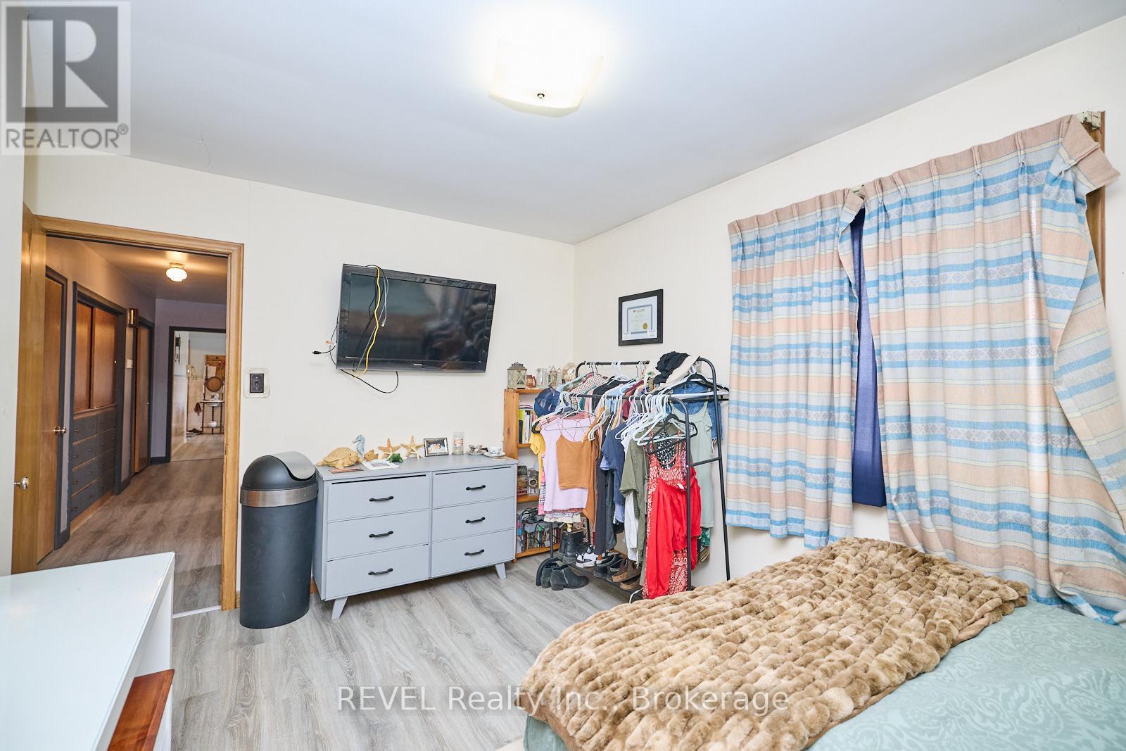 1317 Pelham Street, Pelham (662 - Fonthill), Ontario  L0S 1E0 - Photo 27 - X12074045