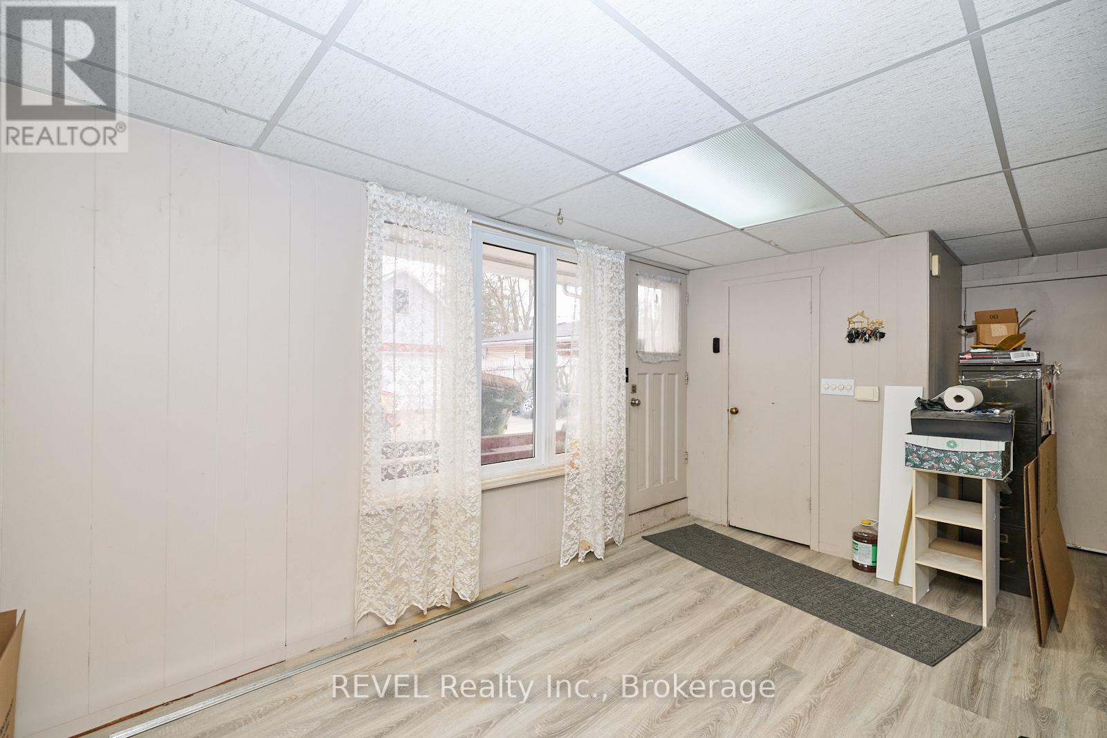 1317 Pelham Street, Pelham (662 - Fonthill), Ontario  L0S 1E0 - Photo 29 - X12074045