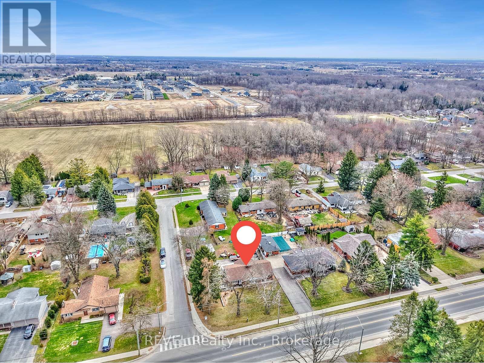 1317 Pelham Street, Pelham (662 - Fonthill), Ontario  L0S 1E0 - Photo 3 - X12074045