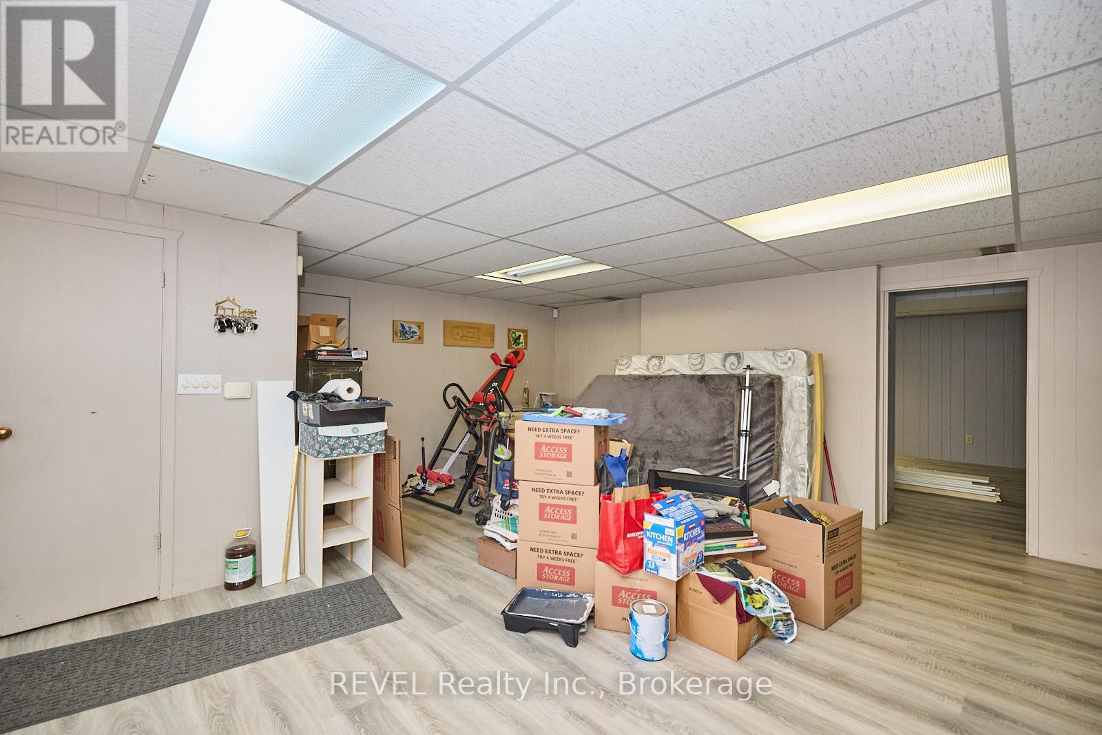 1317 Pelham Street, Pelham (662 - Fonthill), Ontario  L0S 1E0 - Photo 30 - X12074045
