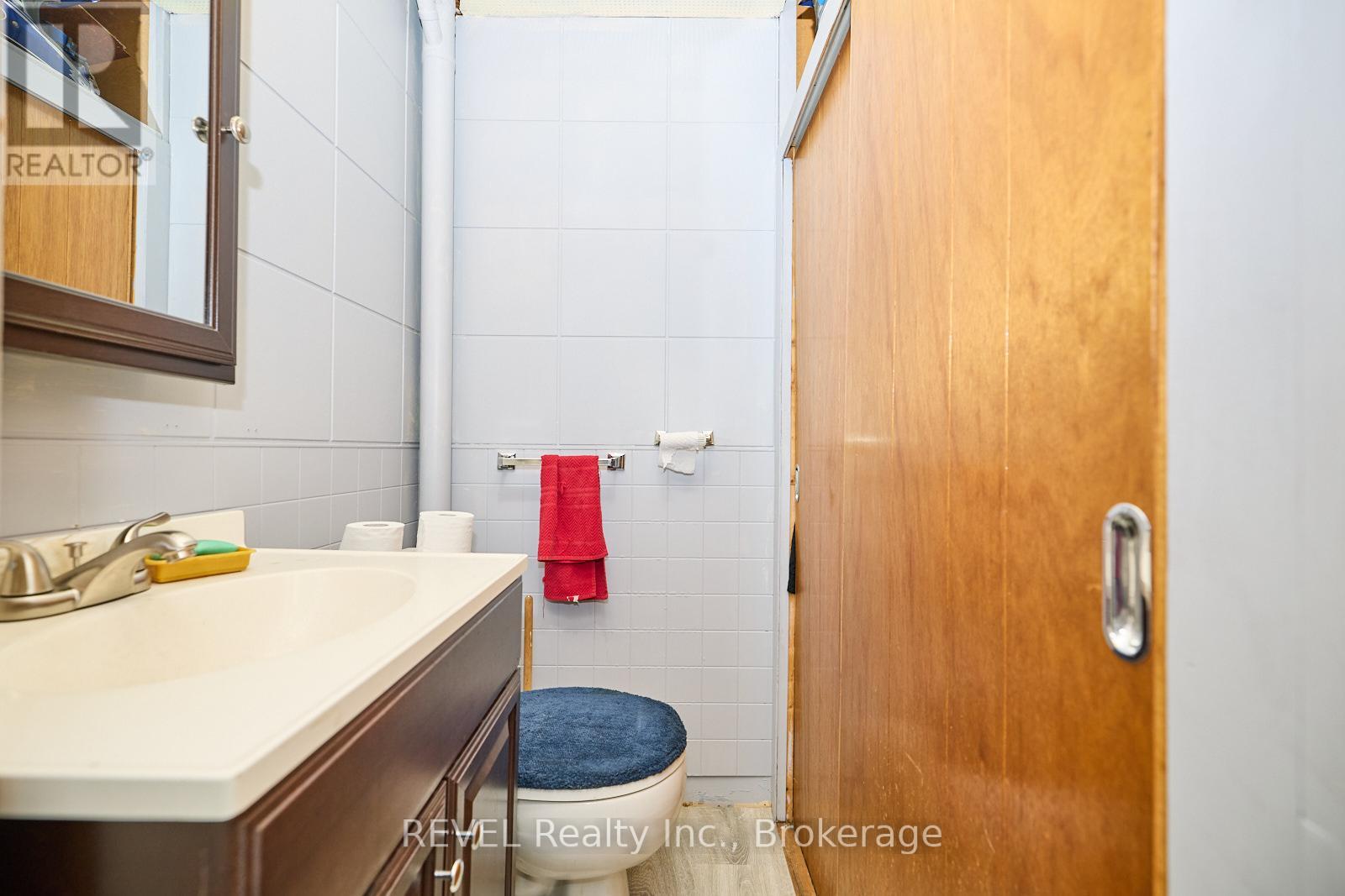 1317 Pelham Street, Pelham (662 - Fonthill), Ontario  L0S 1E0 - Photo 31 - X12074045