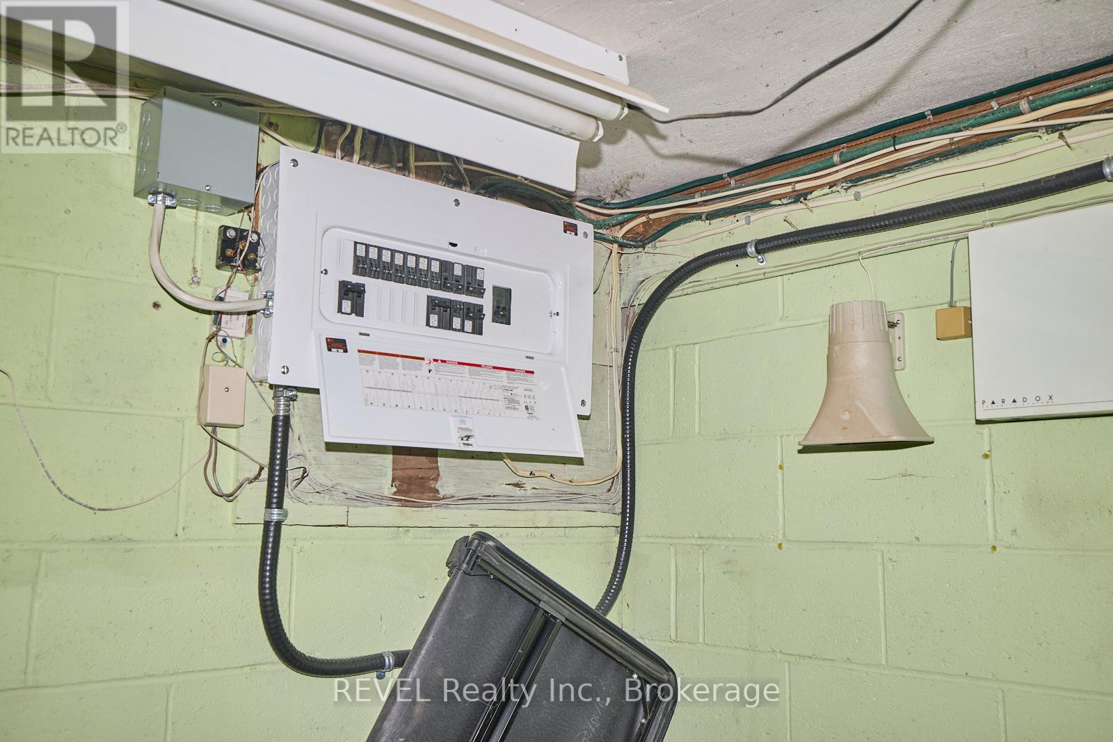 1317 Pelham Street, Pelham (662 - Fonthill), Ontario  L0S 1E0 - Photo 38 - X12074045