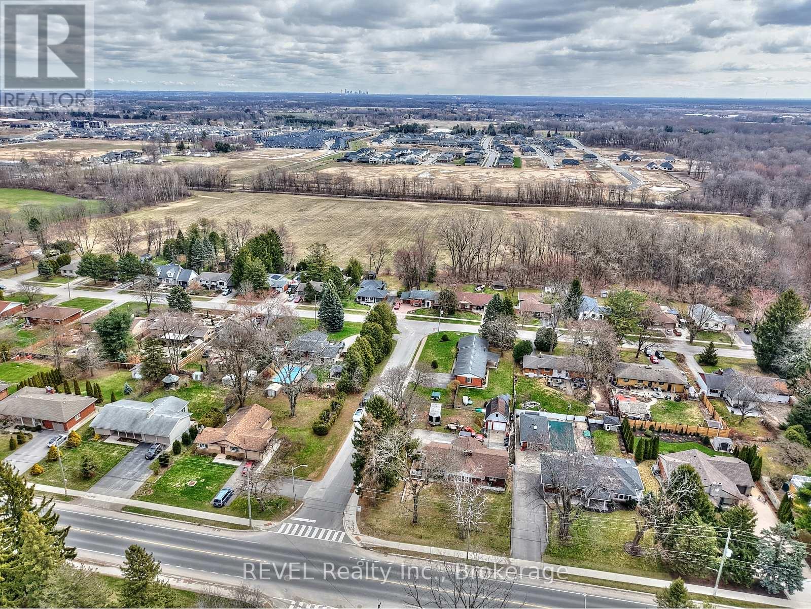 1317 Pelham Street, Pelham (662 - Fonthill), Ontario  L0S 1E0 - Photo 42 - X12074045