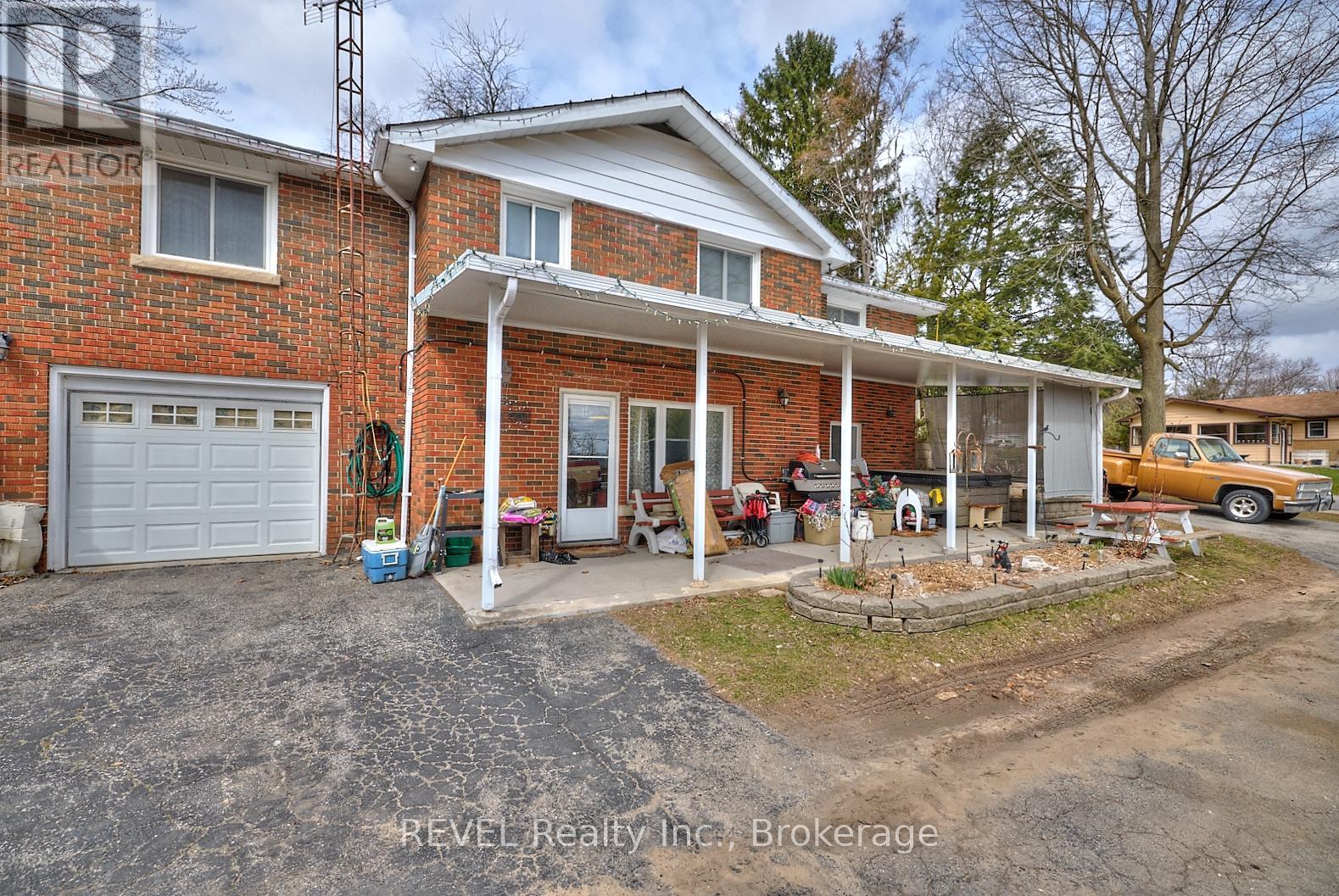 1317 Pelham Street, Pelham (662 - Fonthill), Ontario  L0S 1E0 - Photo 8 - X12074045