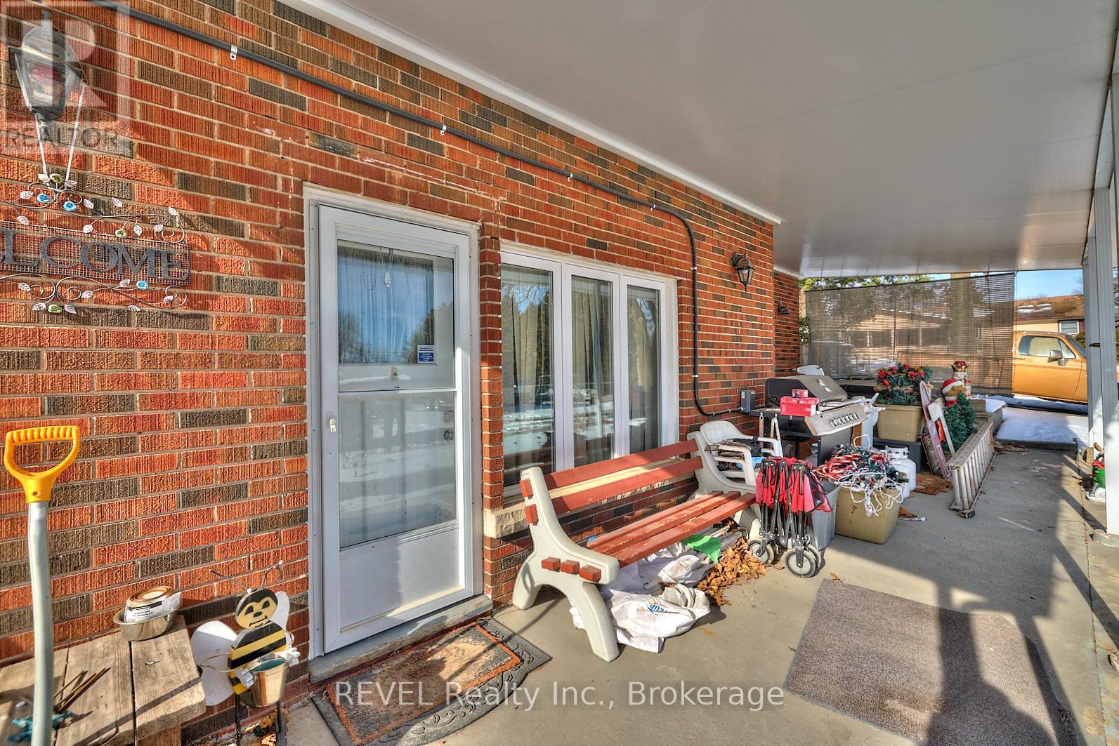 1317 Pelham Street, Pelham (662 - Fonthill), Ontario  L0S 1E0 - Photo 9 - X12074045