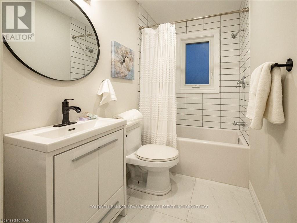 Upper Unit - 181 Thorold Road, Welland (769 - Prince Charles), Ontario  L3C 3V8 - Photo 12 - X12074055