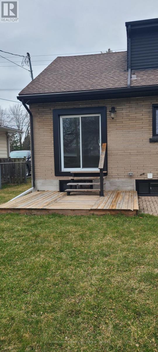 Upper Unit - 181 Thorold Road, Welland (769 - Prince Charles), Ontario  L3C 3V8 - Photo 14 - X12074055
