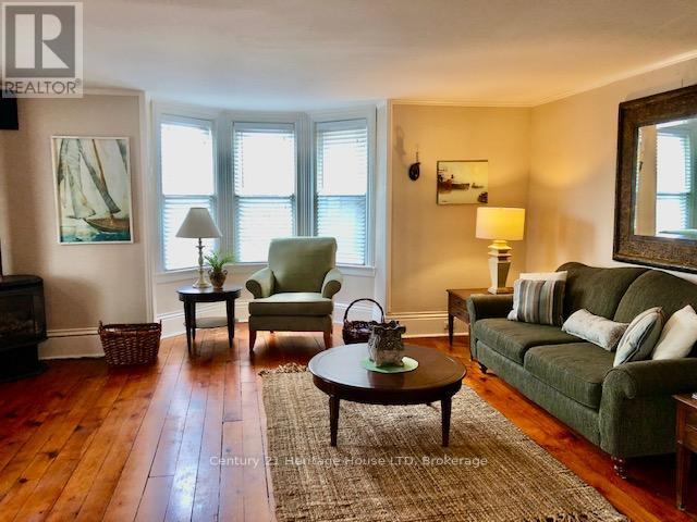 62 West Street, Port Colborne (878 - Sugarloaf), Ontario  L3K 4C8 - Photo 4 - X12074316