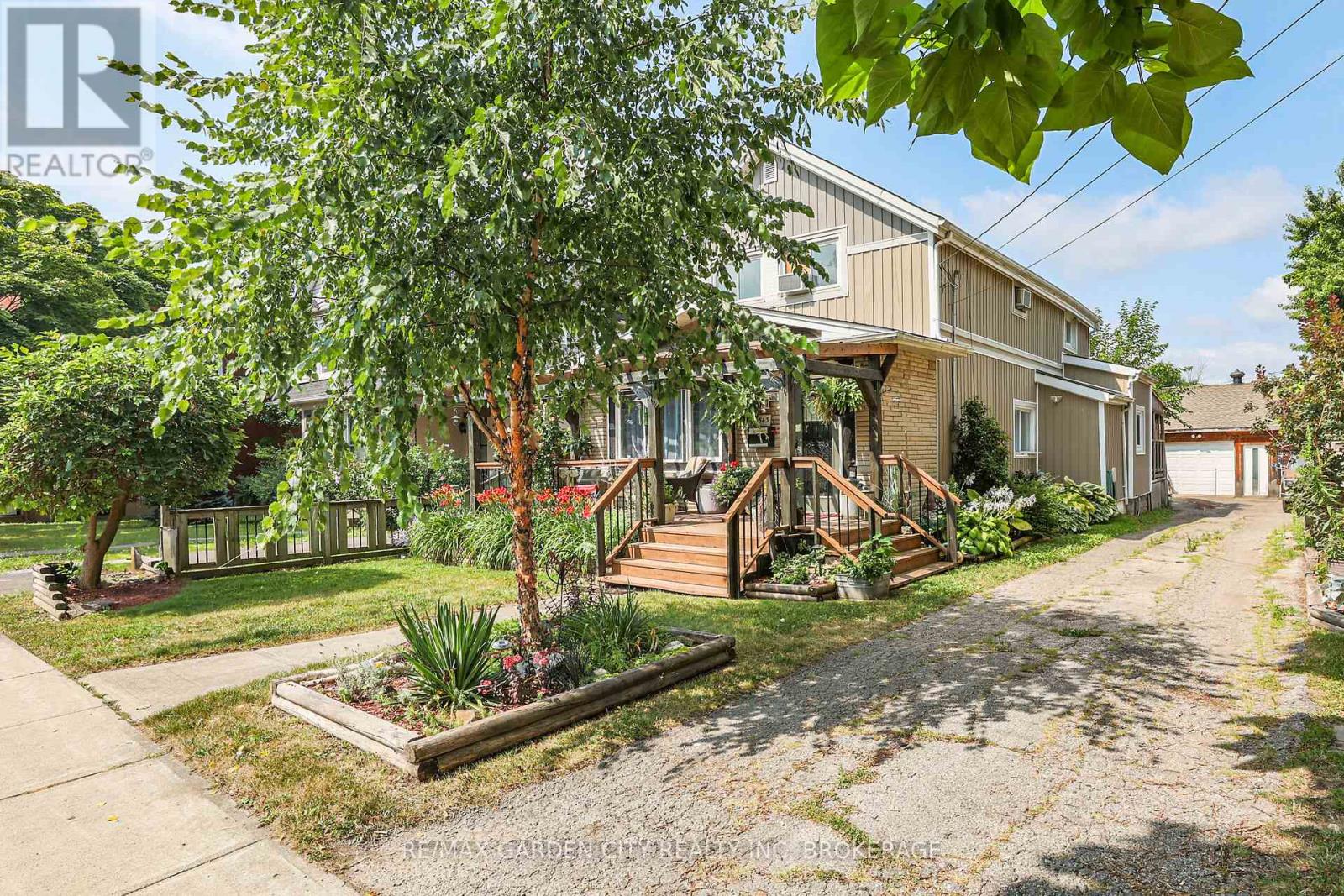 543 King Street, Welland (773 - Lincoln/crowland), Ontario  L3B 3K9 - Photo 2 - X12077900