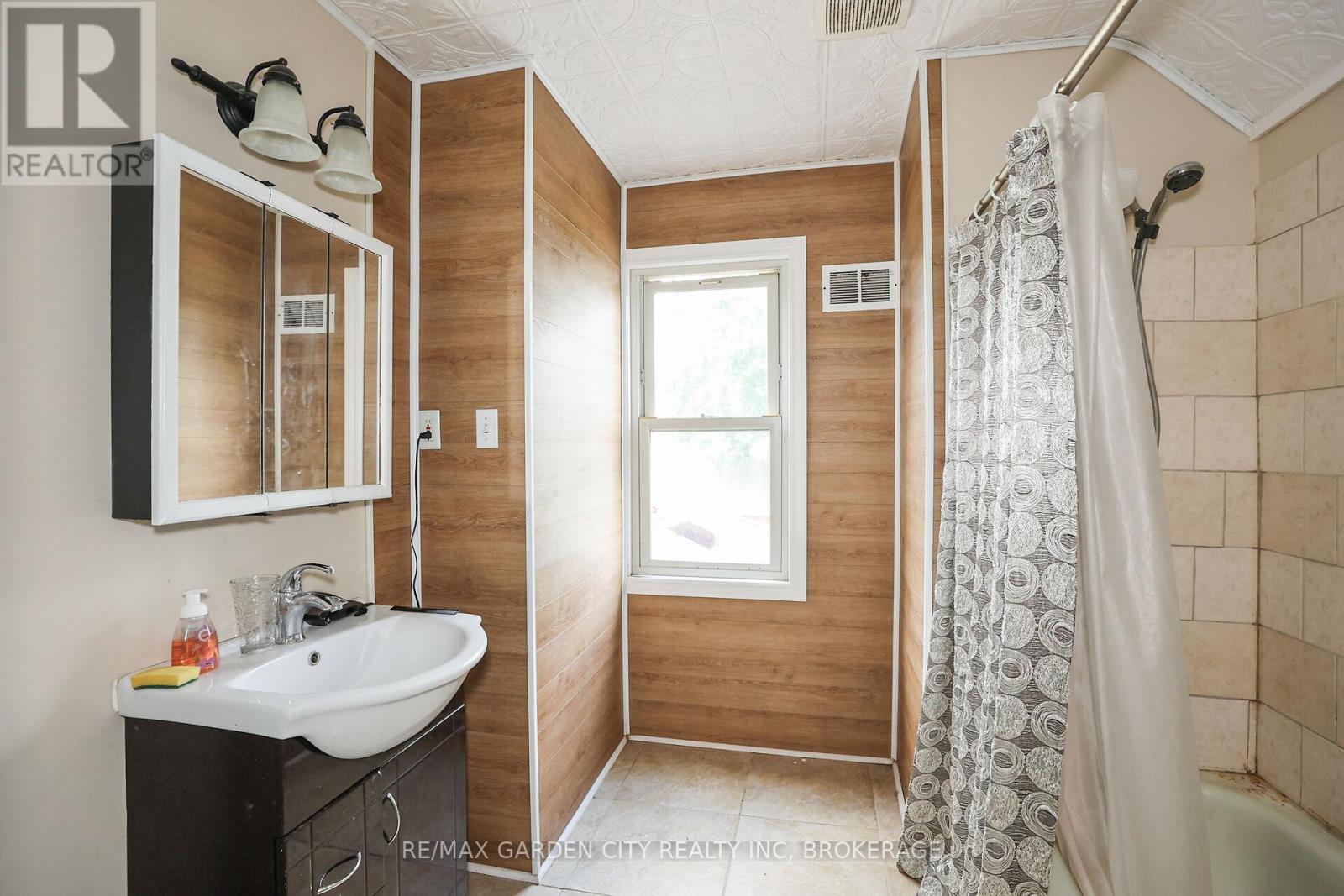 539 King Street, Welland (773 - Lincoln/crowland), Ontario  L3B 3K9 - Photo 22 - X12077903