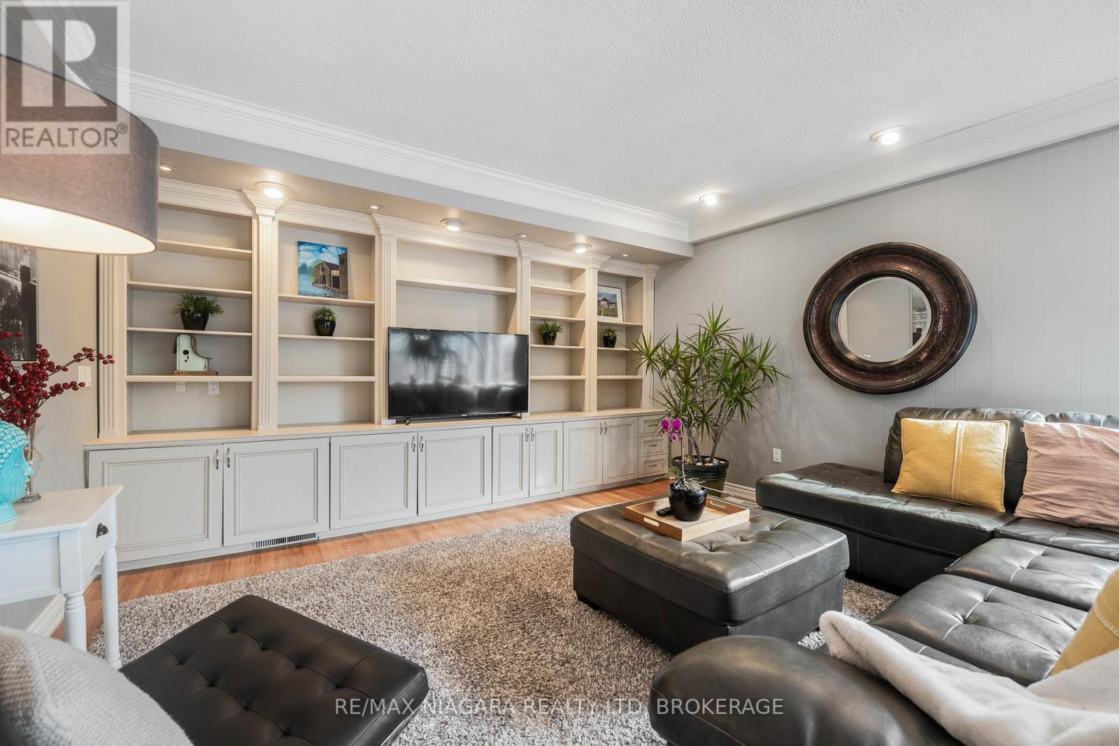 10 Shepherds Circle, St. Catharines (461 - Glendale/glenridge), Ontario  L2T 2C9 - Photo 15 - X12077952