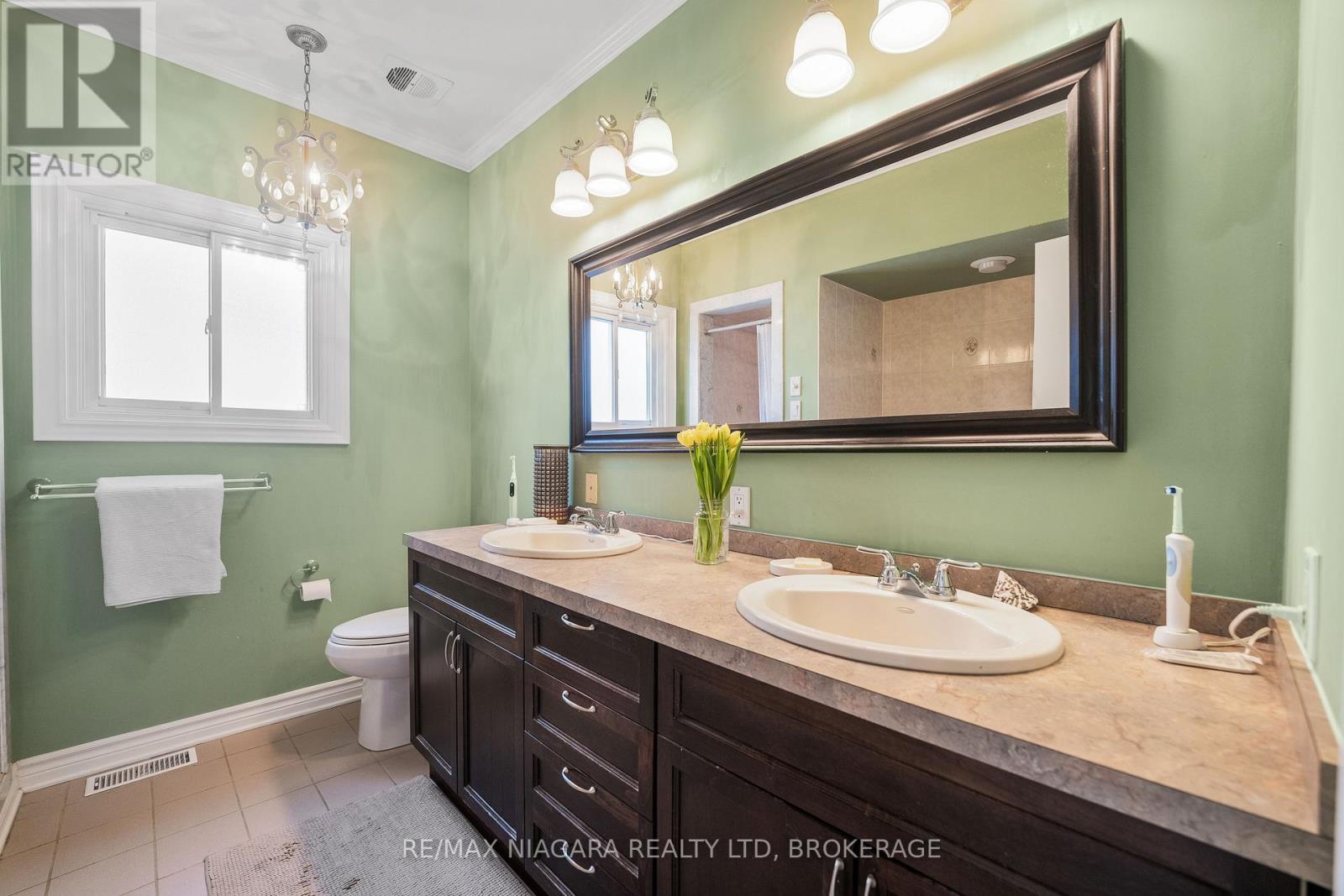 10 Shepherds Circle, St. Catharines (461 - Glendale/glenridge), Ontario  L2T 2C9 - Photo 28 - X12077952