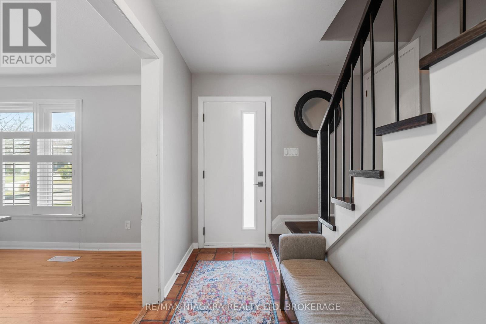 10 Shepherds Circle, St. Catharines (461 - Glendale/glenridge), Ontario  L2T 2C9 - Photo 4 - X12077952