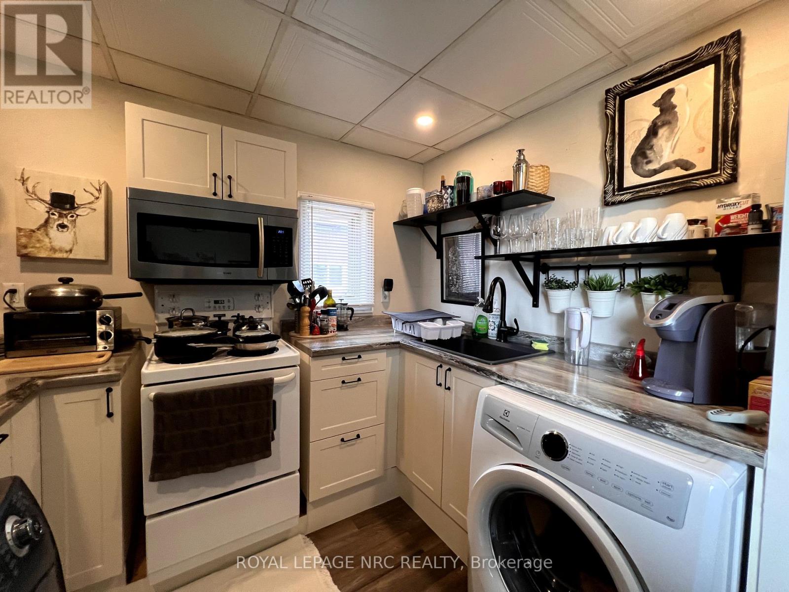 608 King Street, Port Colborne (877 - Main Street), Ontario  L3K 4H7 - Photo 20 - X12079495