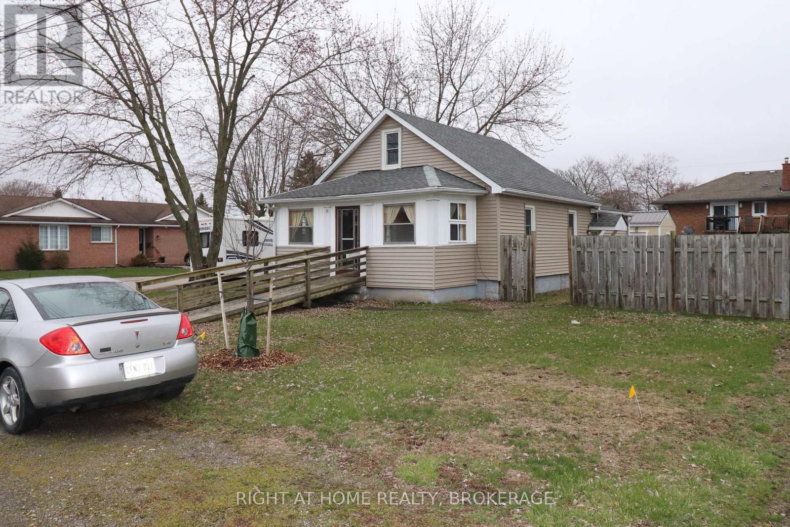 91 KNOLL STREET, port colborne (877 - main street), Ontario