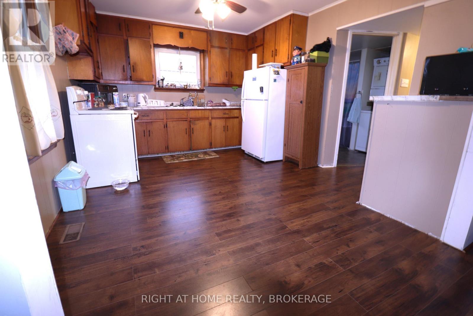 91 Knoll Street, Port Colborne (877 - Main Street), Ontario  L3K 5A8 - Photo 10 - X12079520