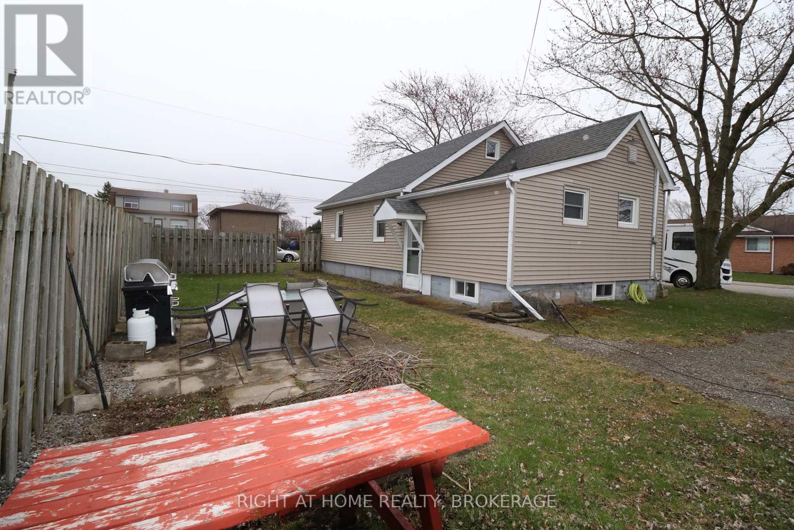 91 Knoll Street, Port Colborne (877 - Main Street), Ontario  L3K 5A8 - Photo 2 - X12079520