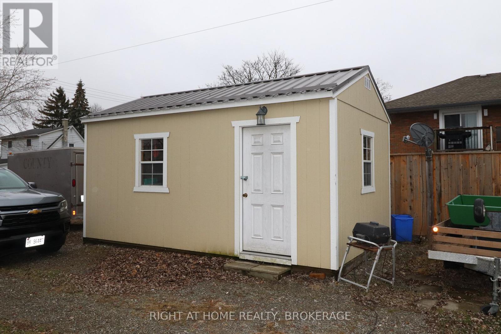 91 Knoll Street, Port Colborne (877 - Main Street), Ontario  L3K 5A8 - Photo 3 - X12079520