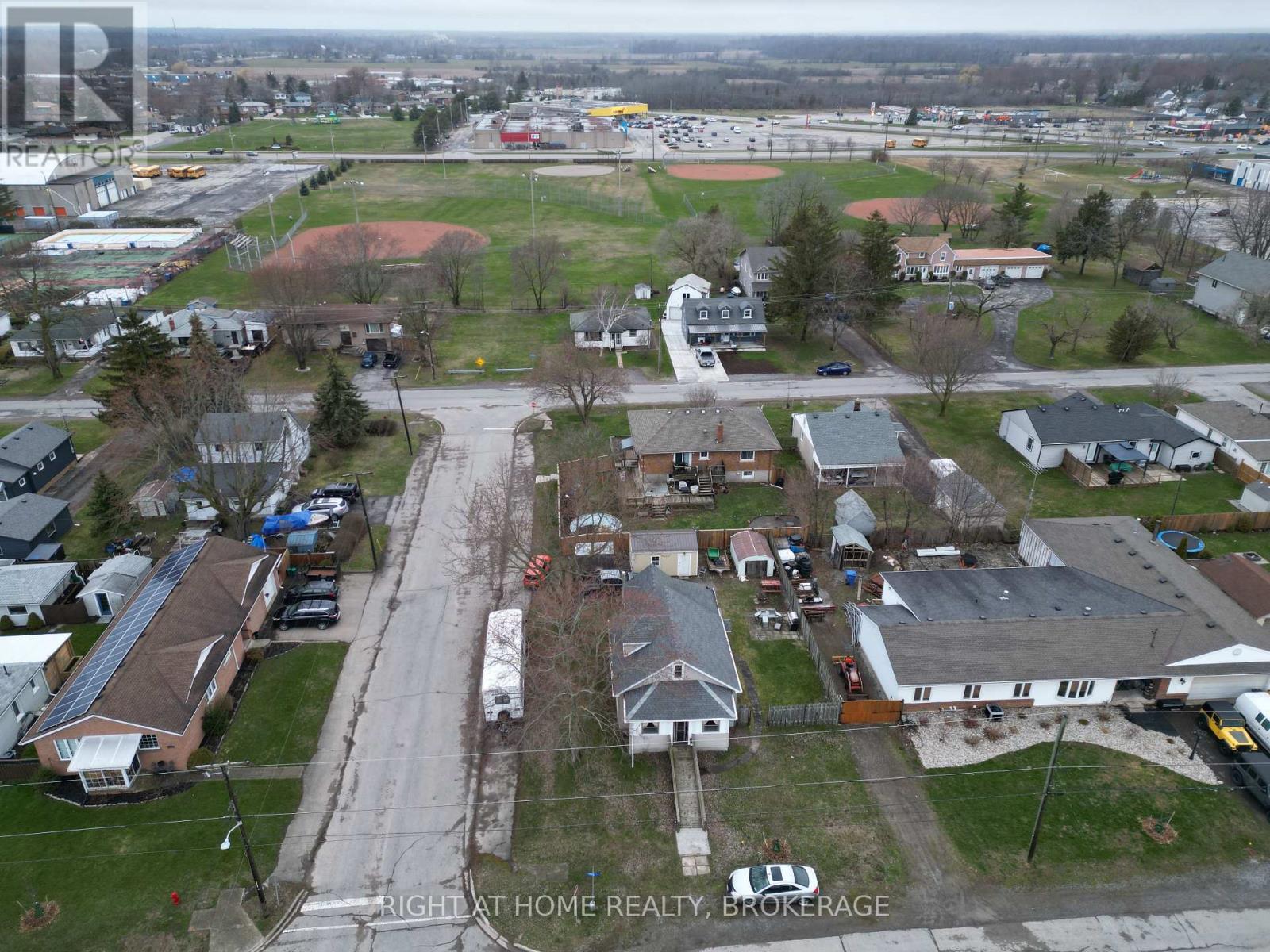 91 Knoll Street, Port Colborne (877 - Main Street), Ontario  L3K 5A8 - Photo 4 - X12079520