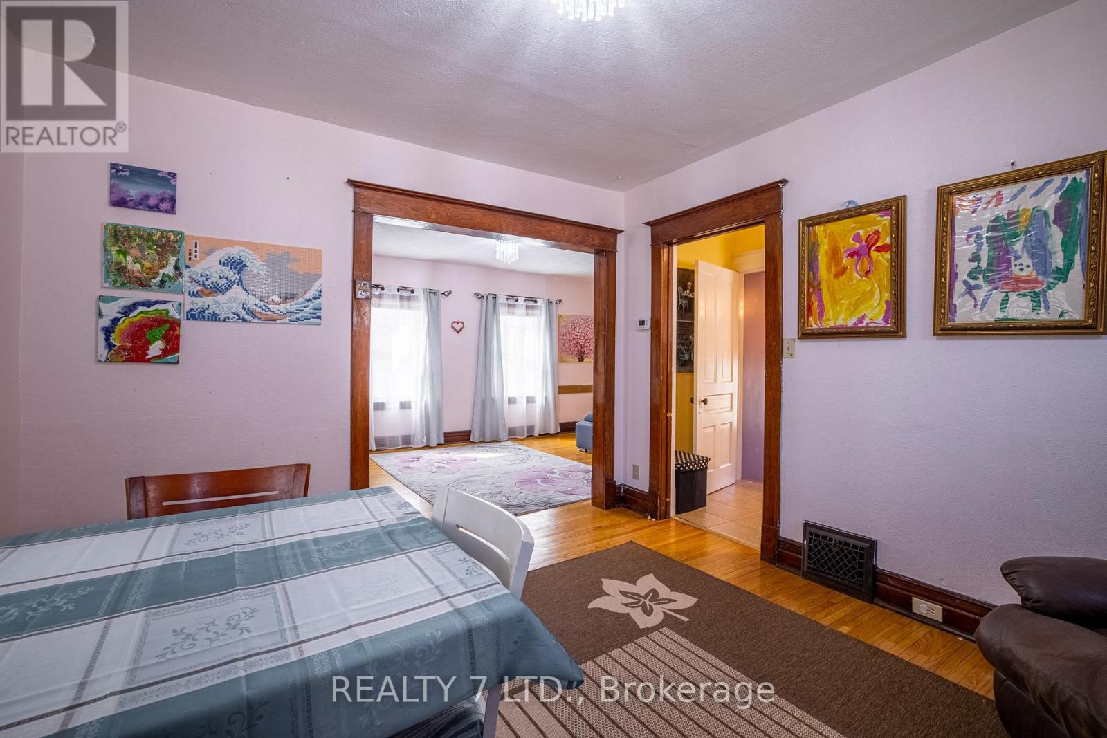5917 Symmes Street, Niagara Falls (Dorchester), Ontario  L2G 2G4 - Photo 10 - X12081143