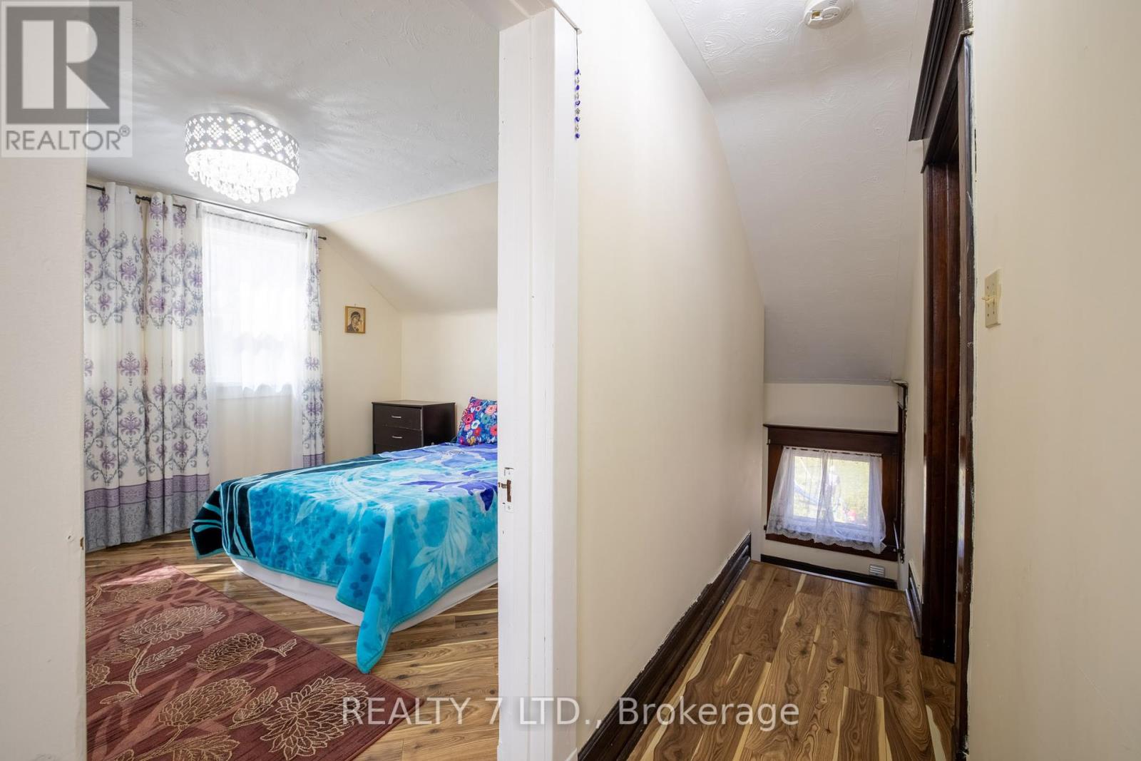 5917 Symmes Street, Niagara Falls (Dorchester), Ontario  L2G 2G4 - Photo 14 - X12081143
