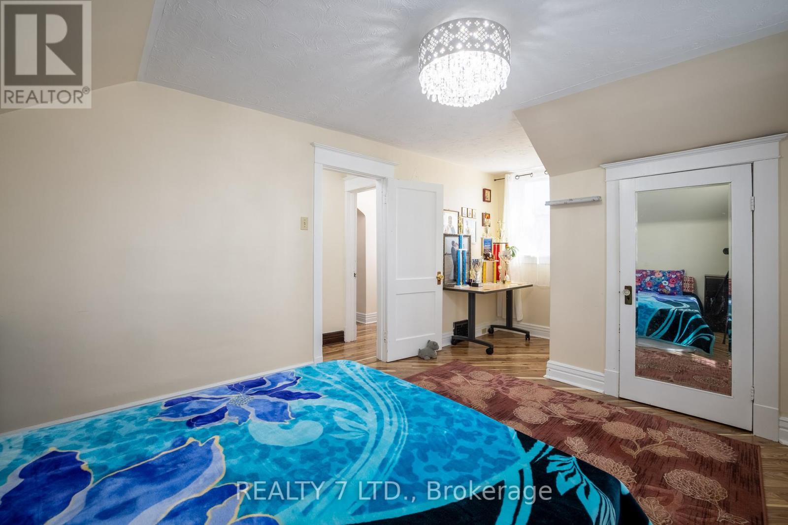 5917 Symmes Street, Niagara Falls (Dorchester), Ontario  L2G 2G4 - Photo 16 - X12081143