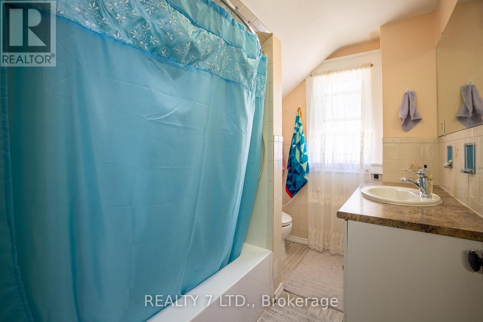 5917 Symmes Street, Niagara Falls (Dorchester), Ontario  L2G 2G4 - Photo 18 - X12081143