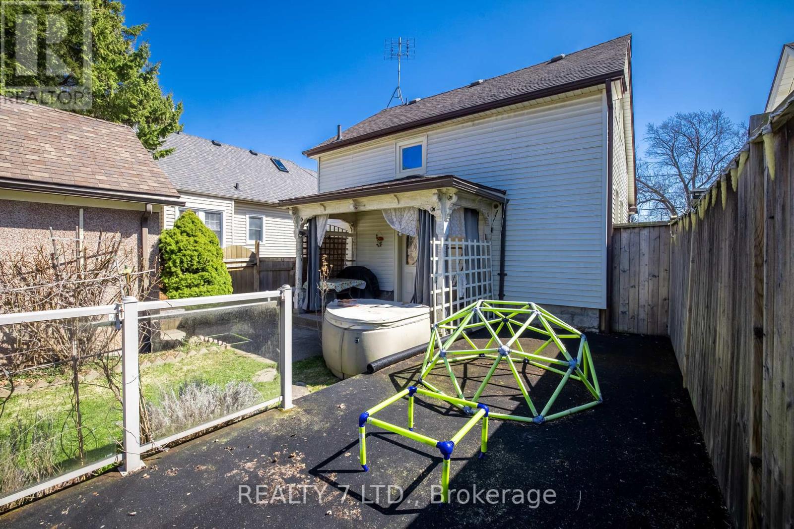 5917 Symmes Street, Niagara Falls (Dorchester), Ontario  L2G 2G4 - Photo 26 - X12081143