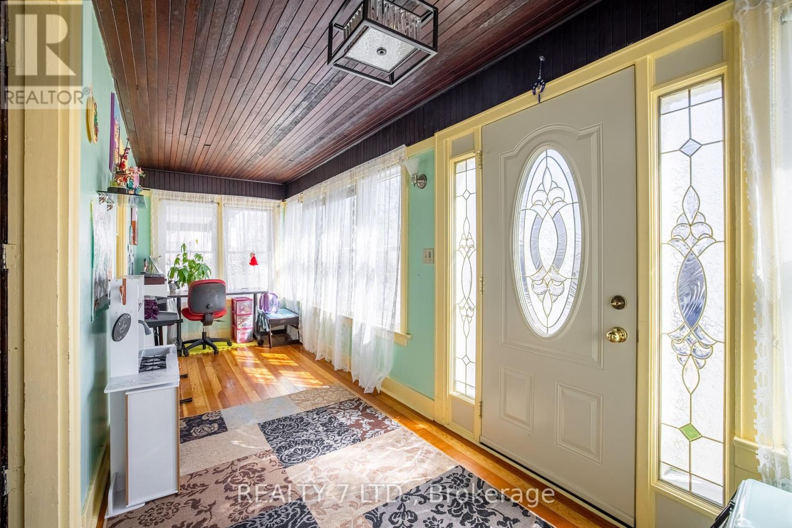 5917 Symmes Street, Niagara Falls (Dorchester), Ontario  L2G 2G4 - Photo 3 - X12081143