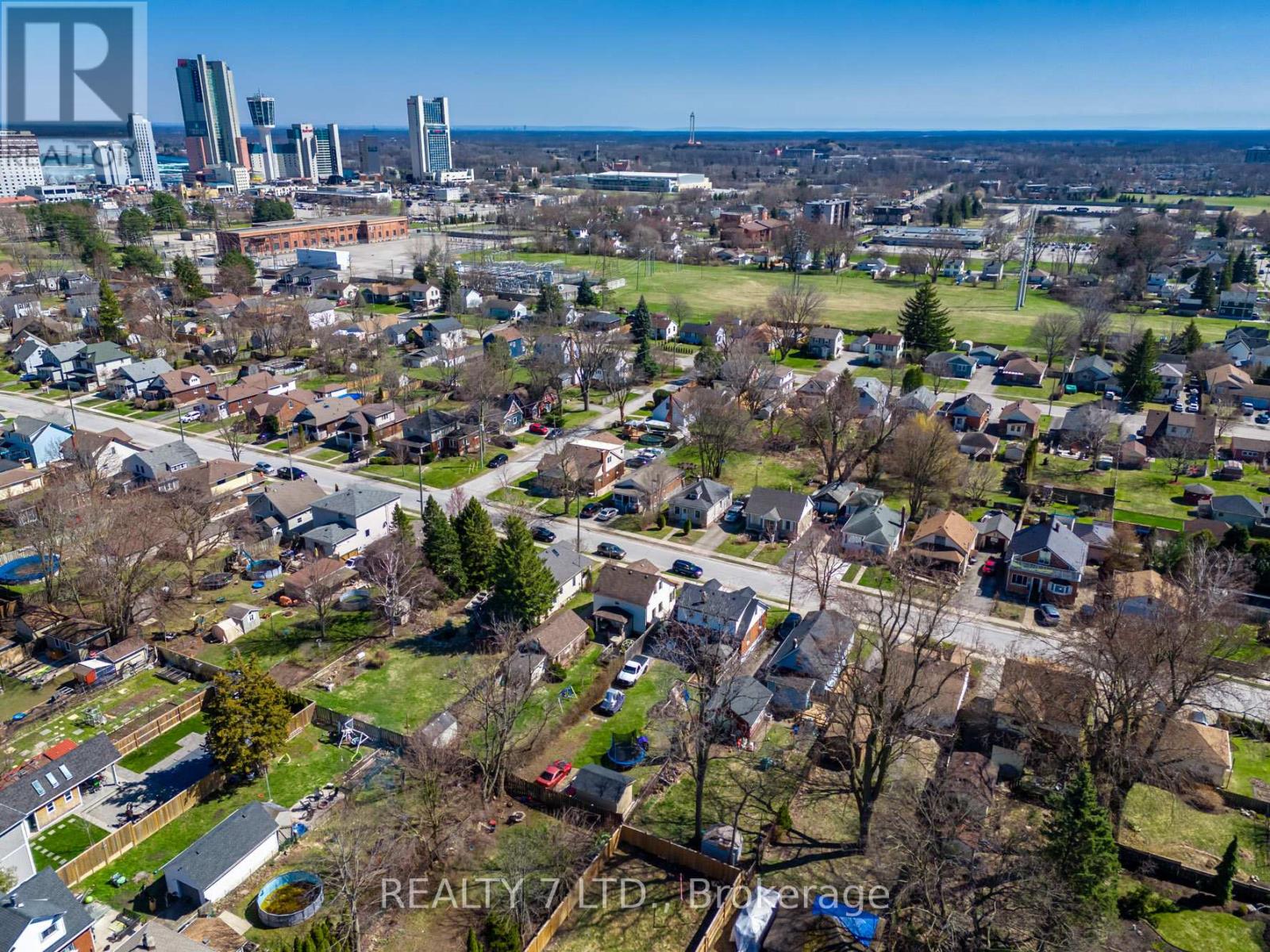 5917 Symmes Street, Niagara Falls (Dorchester), Ontario  L2G 2G4 - Photo 31 - X12081143