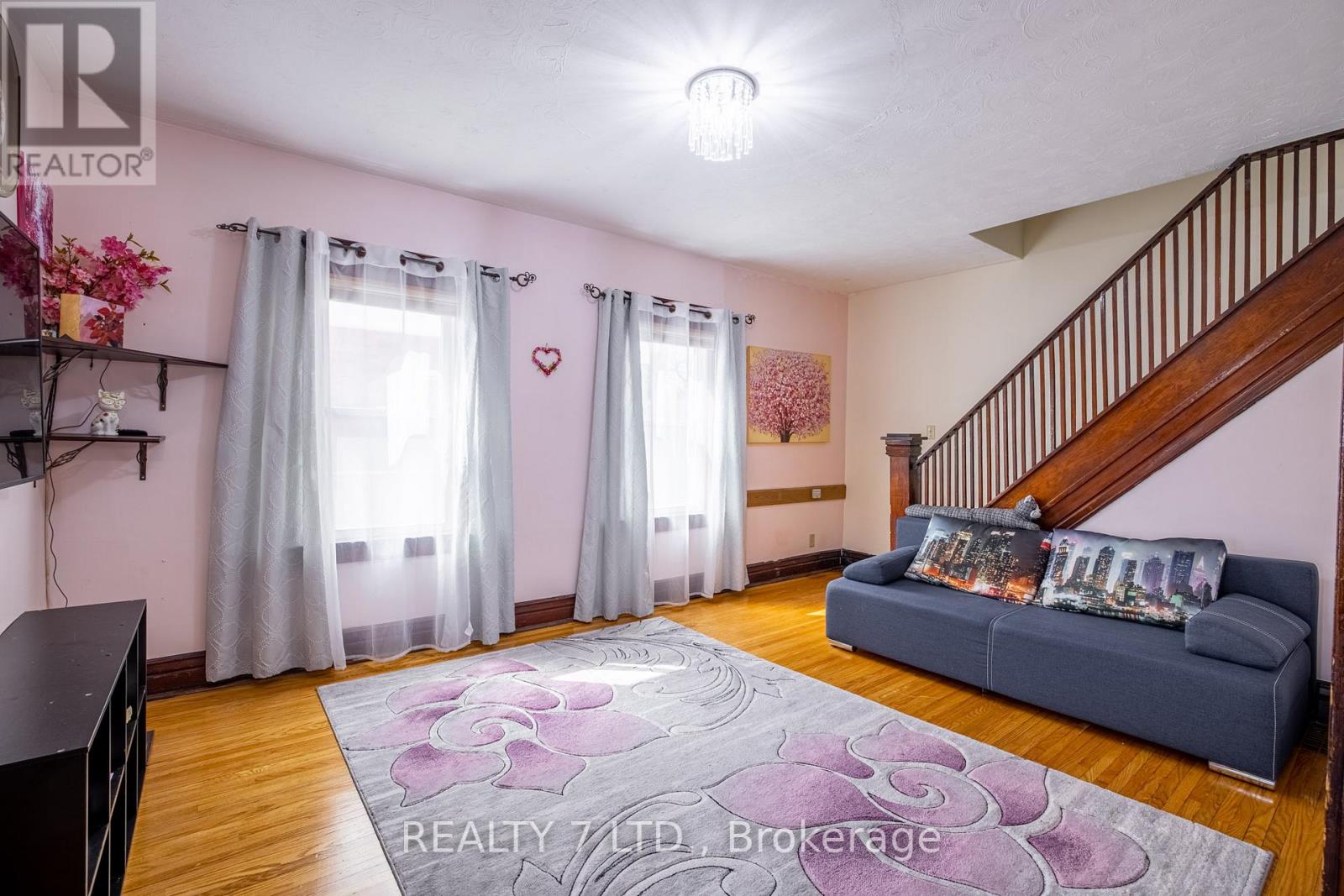 5917 Symmes Street, Niagara Falls (Dorchester), Ontario  L2G 2G4 - Photo 6 - X12081143