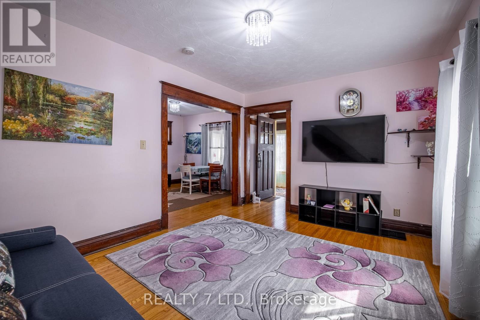 5917 Symmes Street, Niagara Falls (Dorchester), Ontario  L2G 2G4 - Photo 8 - X12081143