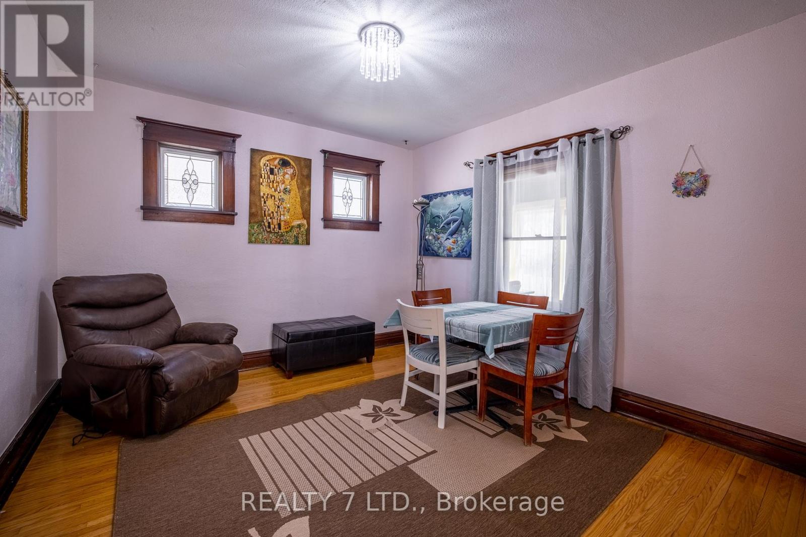 5917 Symmes Street, Niagara Falls (Dorchester), Ontario  L2G 2G4 - Photo 9 - X12081143