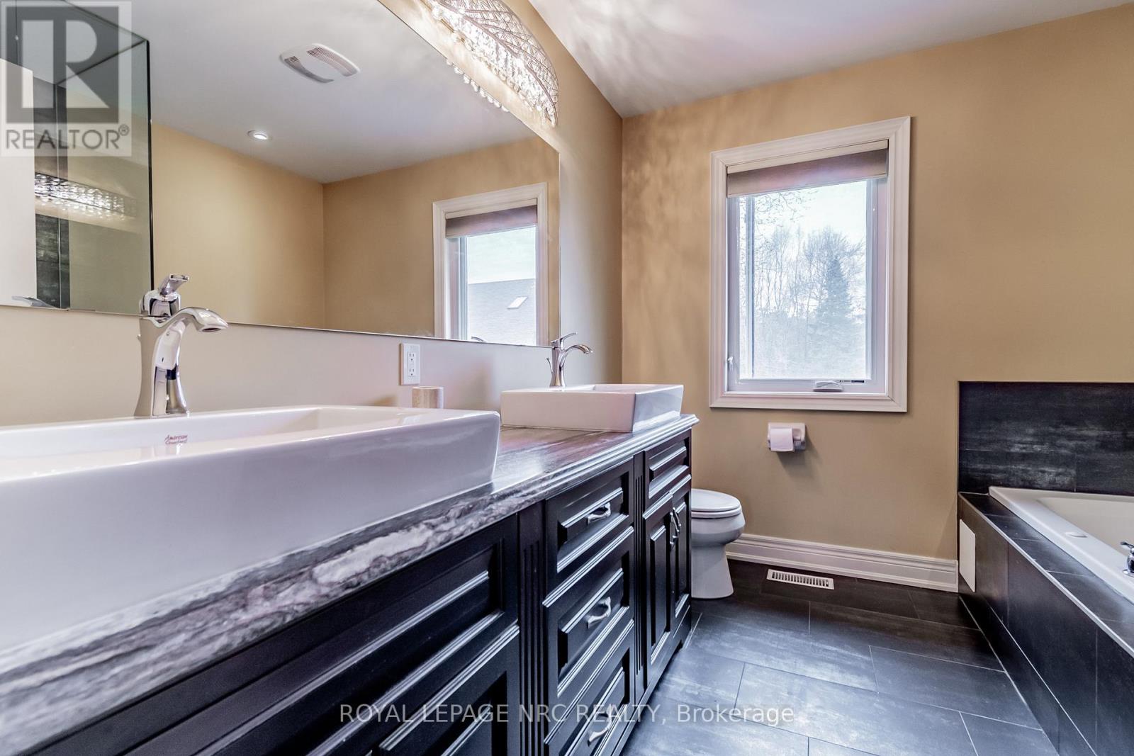 5 Martha Court, Pelham (Fenwick), Ontario  L0S 1C0 - Photo 29 - X12086243