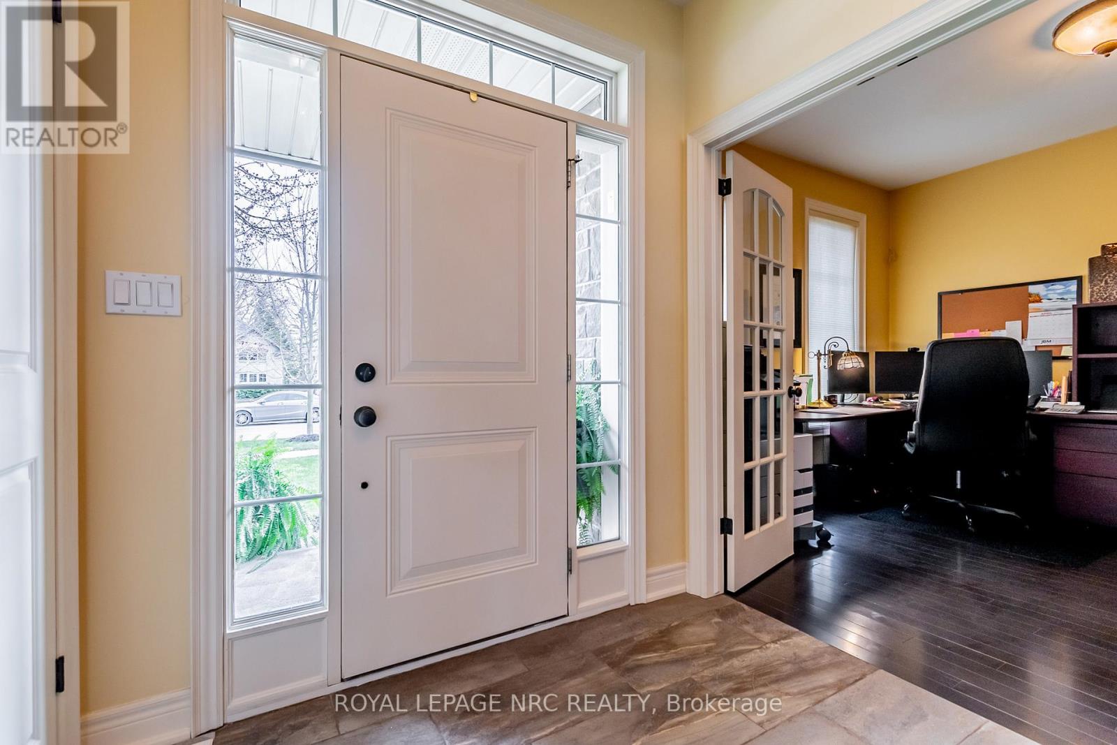 5 Martha Court, Pelham (Fenwick), Ontario  L0S 1C0 - Photo 6 - X12086243