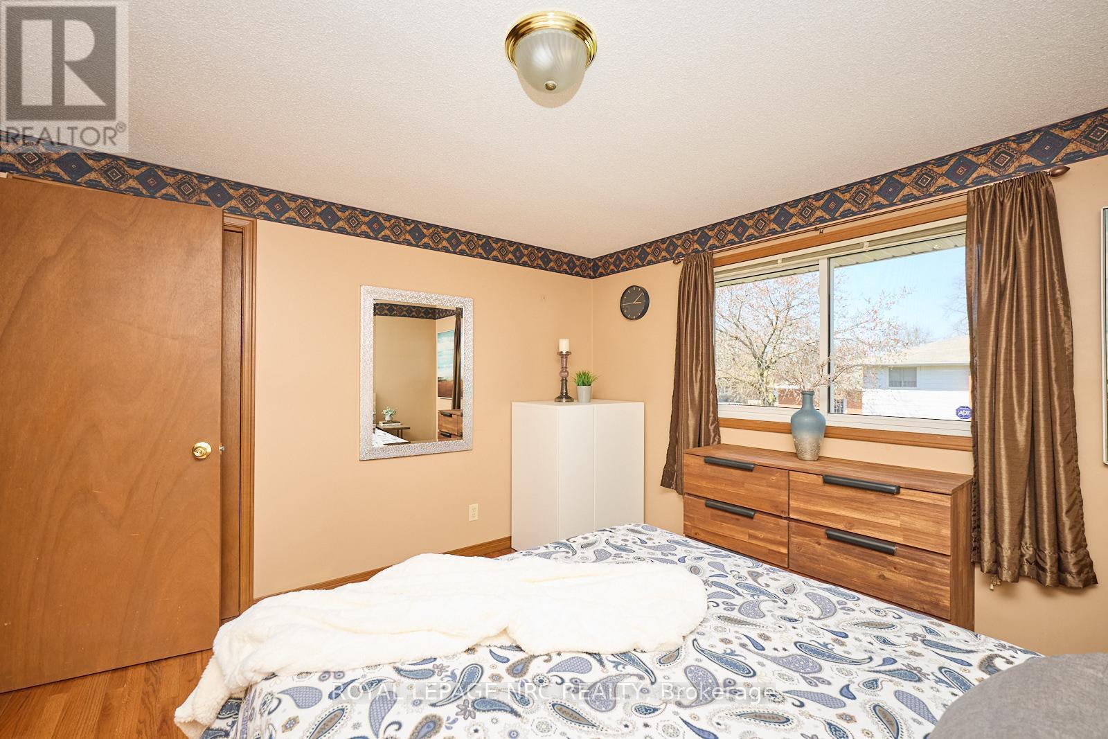 61 Mcdonagh Crescent, Thorold (Confederation Heights), Ontario  L2V 4S4 - Photo 17 - X12092351