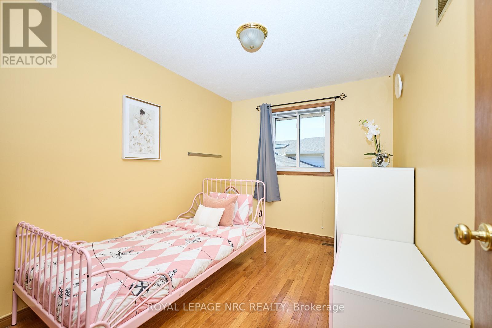 61 Mcdonagh Crescent, Thorold (Confederation Heights), Ontario  L2V 4S4 - Photo 18 - X12092351