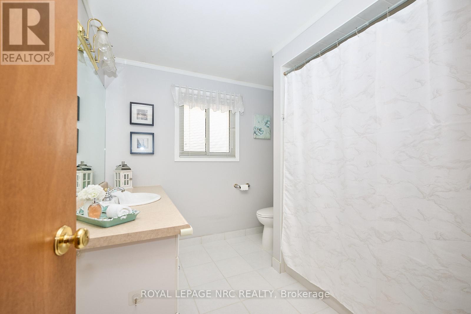 61 Mcdonagh Crescent, Thorold (Confederation Heights), Ontario  L2V 4S4 - Photo 20 - X12092351