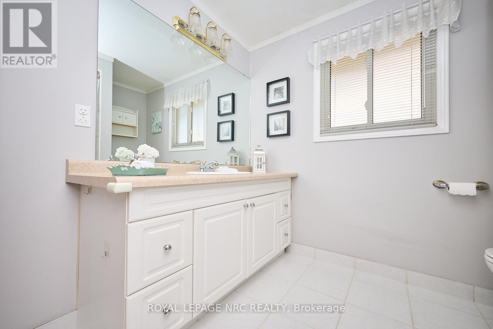 61 Mcdonagh Crescent, Thorold (Confederation Heights), Ontario  L2V 4S4 - Photo 21 - X12092351