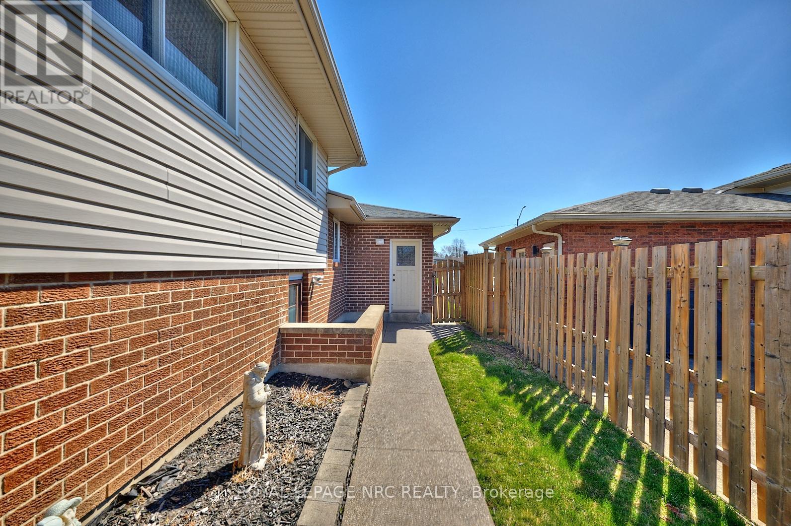 61 Mcdonagh Crescent, Thorold (Confederation Heights), Ontario  L2V 4S4 - Photo 34 - X12092351