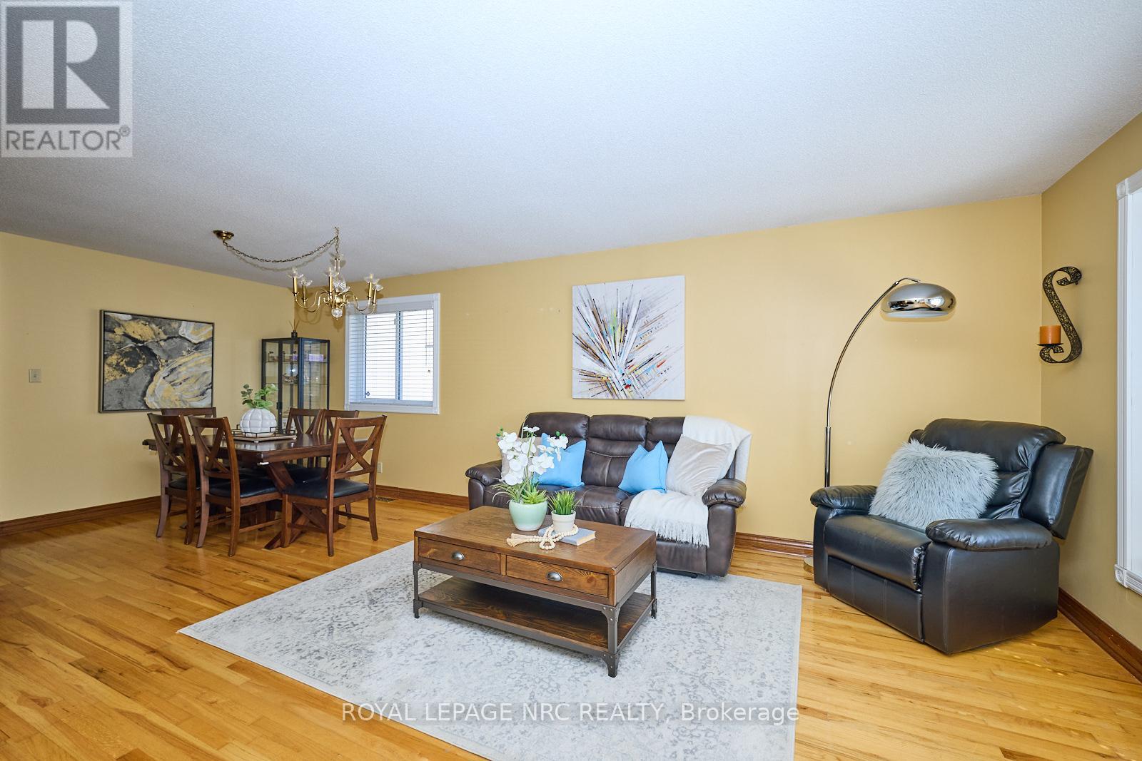 61 Mcdonagh Crescent, Thorold (Confederation Heights), Ontario  L2V 4S4 - Photo 4 - X12092351