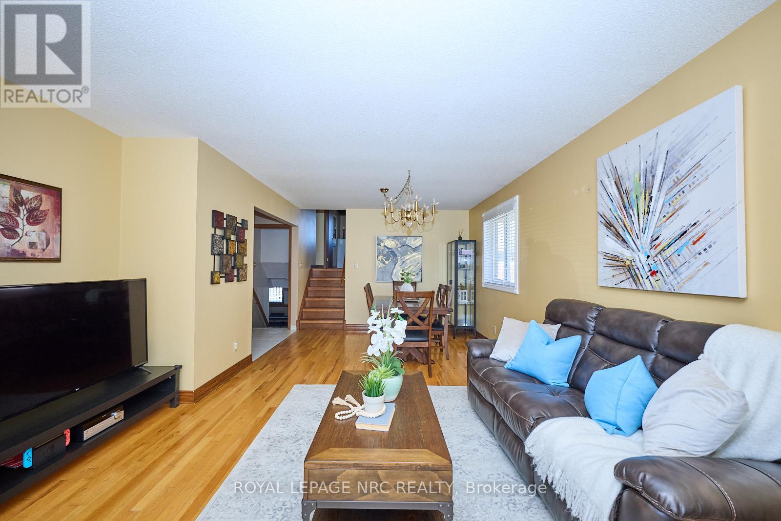 61 Mcdonagh Crescent, Thorold (Confederation Heights), Ontario  L2V 4S4 - Photo 5 - X12092351